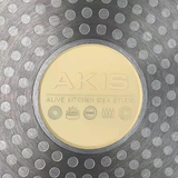 AKIS - LE MACARON Küchenset aus Aluminiumguss 2tlg. Topf Ø20+Pfanne Ø28 Gelb Reines Kochen Antihaft-Pfanne innen Aluminiumlegierung langlebiges 2-teiliges Pfannenset  logo